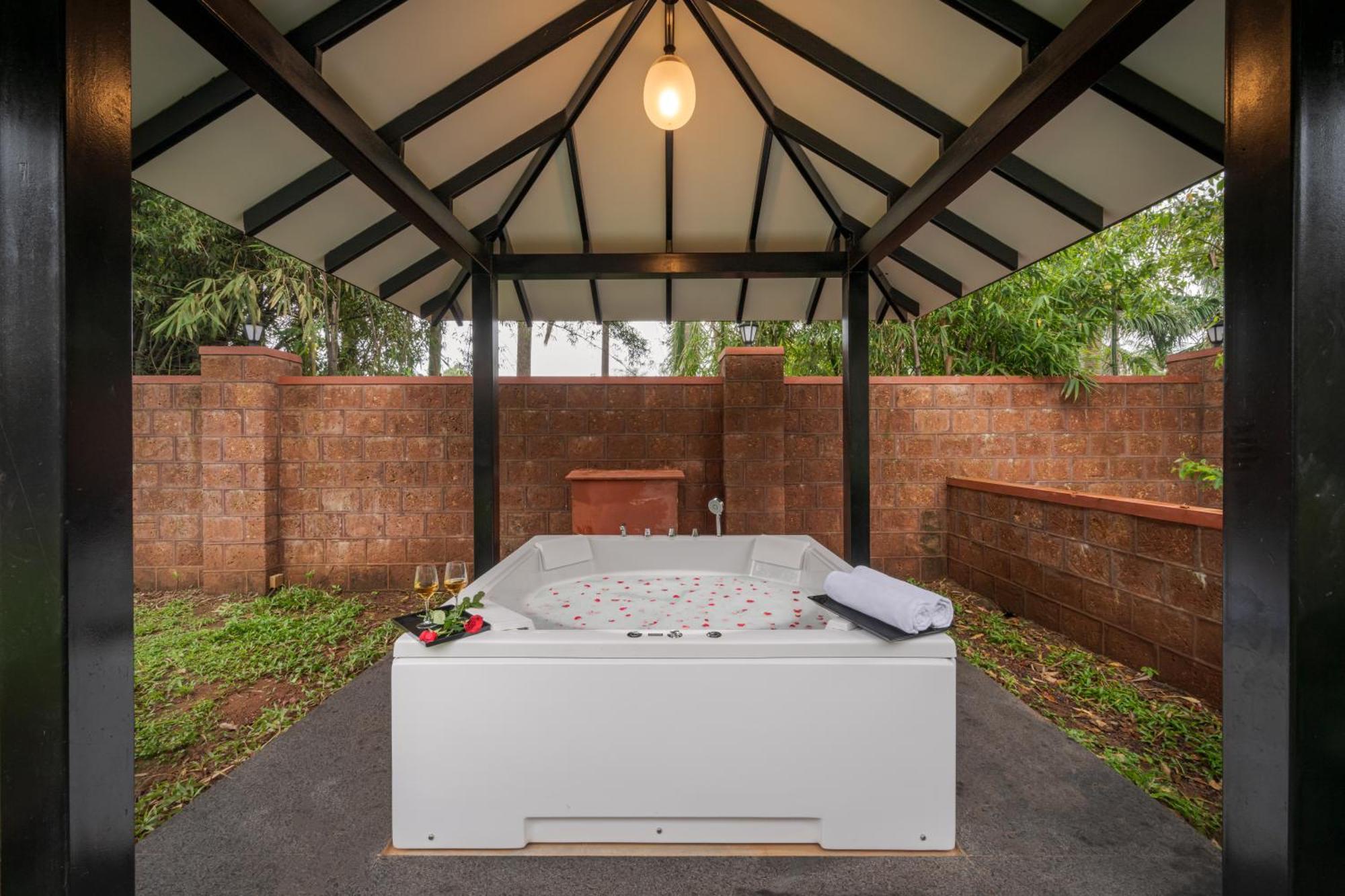 Saffronstays The Glasshouse, Panchgani - Beautiful Glass Villa For Couples Eksteriør bilde
